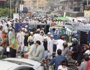 لاہور: مذہبی جماعت کے احتجاج کے باعث شملہ پہاڑی چوک میں ٹریفک جام کا ..