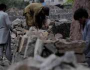 اسلام آباد: مزدور سگنل فری ایکسپریس وے کے تعمیراتی کا م میں مصروف ہیں۔