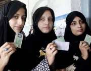 راولپنڈی: عام انتخابات 2018  کے موقع پرووٹ کاسٹ کرنے کے لیے آنیوالی ووٹرز ..