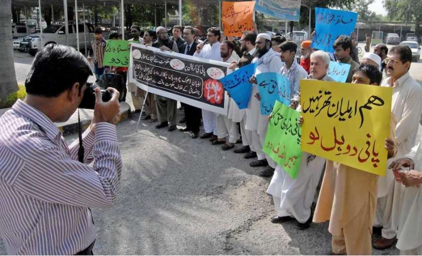 راولپنڈی: ڈھوک چوہدریاں کے رہائشی پانی کی بندش کے خلاف واسا ..
