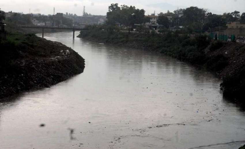 راولپنڈی: بدھ کی صبح ہونے والی بارش کے دوران نالہ لئی کی ..