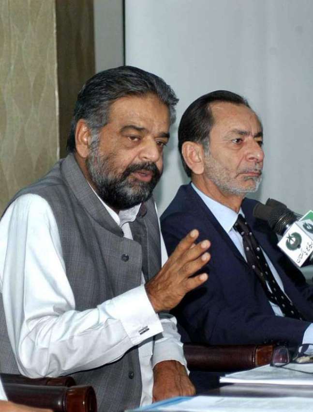 اسلام آباد: وزیر مملکت سکندر حیات خان پریس کانفرنس سے خطاب ..