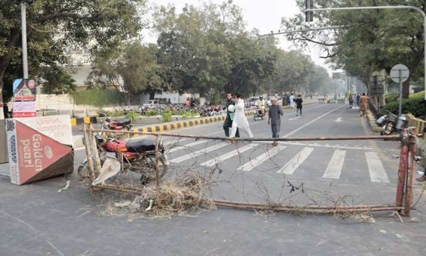 لاہور: مذہبی جماعت کے احتجاج کے باعث مال روڈ کو رکاوٹیں کھڑی ..