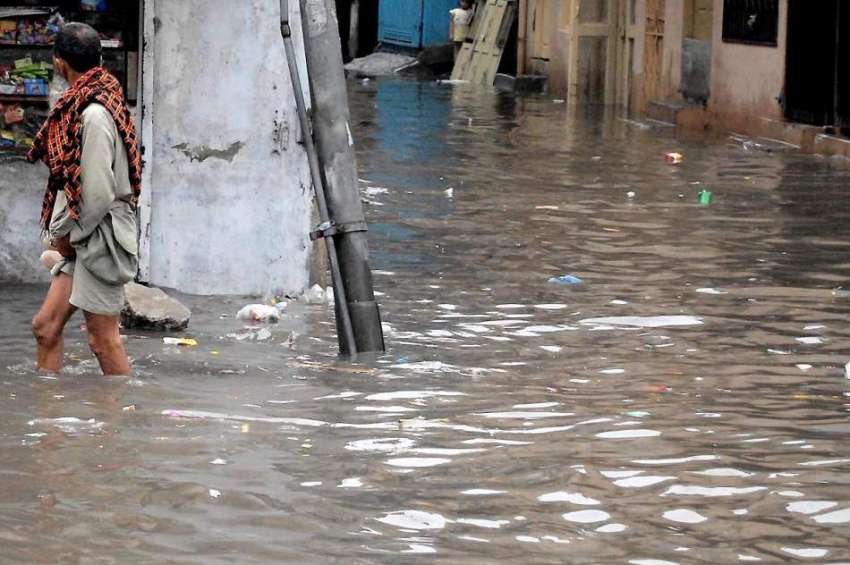 راولپنڈی: منگل کی صبح ہونے والی بارش کے بعد ڈھوک کھبہ بارش ..