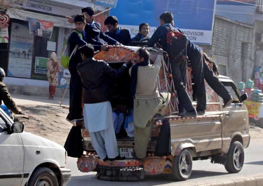 راولپنڈی: ٹریفک پولیس کی نااہلی اڈیالہ رو پر پبلک ٹرانسپورٹ ..