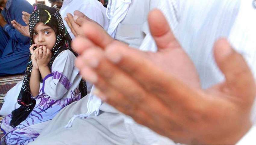 راولپنڈی: شہری ماہ رمضان کے دوسرے جمعتہ المبارک کی ادائیگی ..