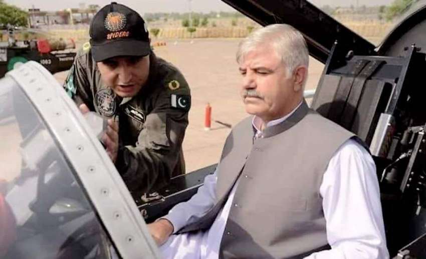 پشاور: وزیراعلیٰ خیبر پختونخوا محمد خان کو یوم دفاع کے موقع ..