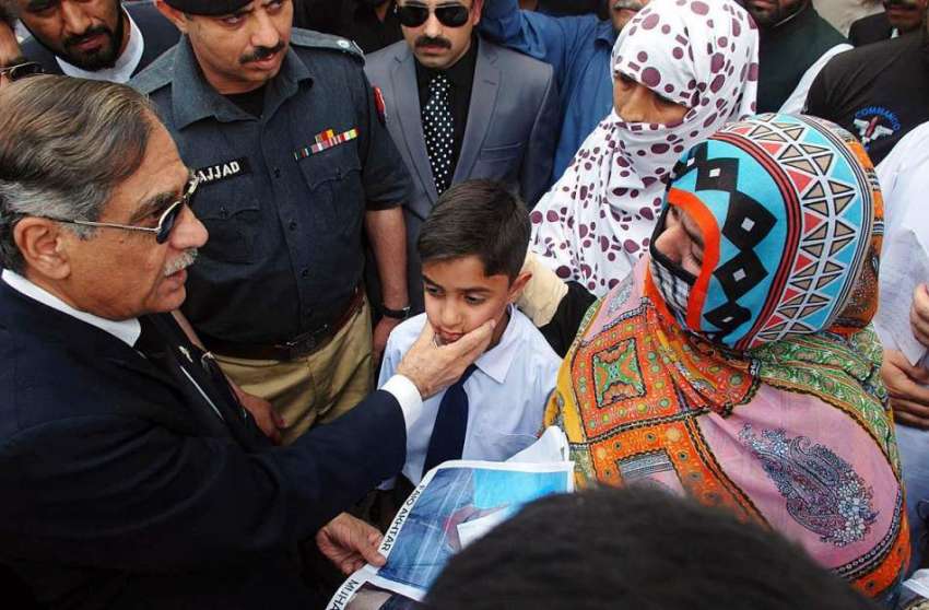پشاور: چیف جسٹس آف پاکستان جسٹس ثاقب نثار ہائی کورٹ میں ایک ..