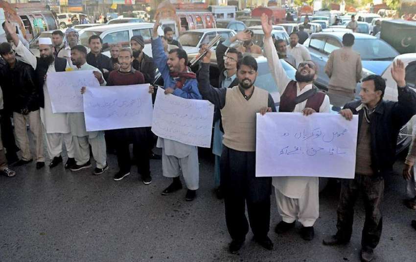 راولپنڈی: نابینا افراد اپنے مطالبات کے حق میں مری روڈ بلاک ..