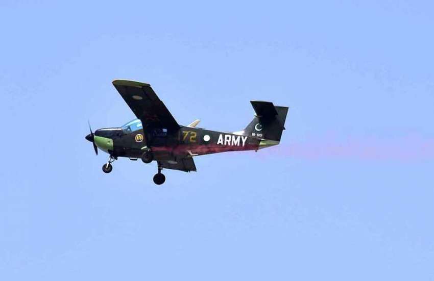 پشاور: یوم شہداء کے سلسلہ میں پاک آرمی کے جہاز فضائی مظاہرہ ..