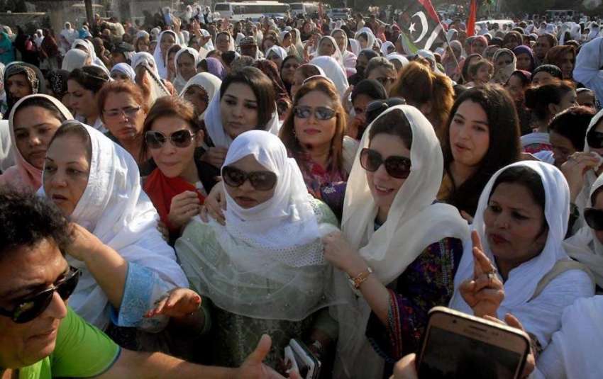 کراچی: خواتین کے عالمی دن کے موقع پر سندھ اسمبلی سے نکالی ..