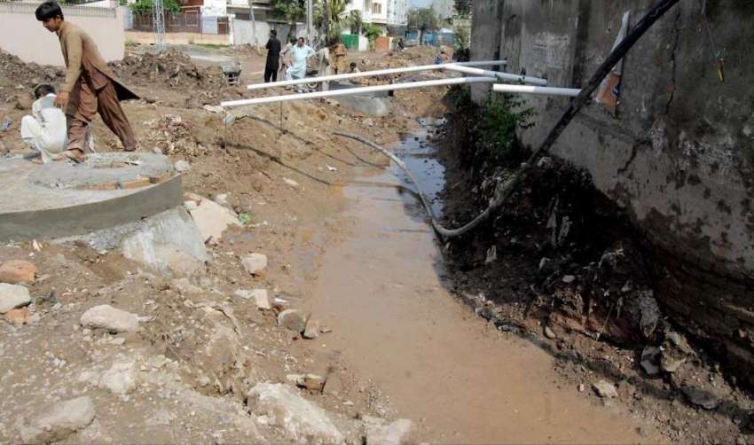 راولپنڈی: رحیم آباد میں پائپ لائن کام میں سست روی کے باعث ..