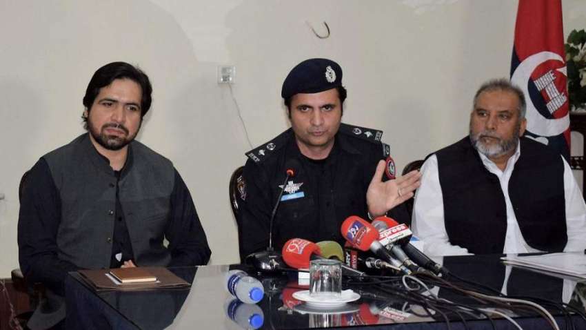 پشاور: ایس ایس پی آپریشن جاوید اقبال پولیس لائن میں پریس ..