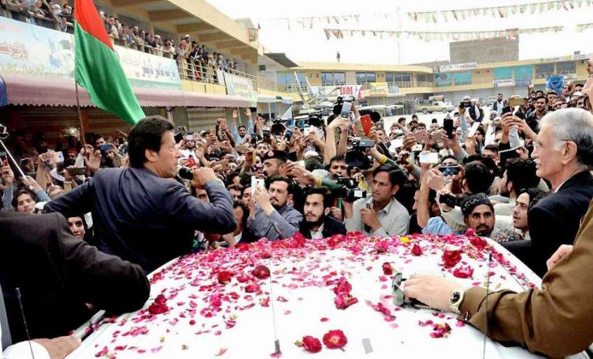 پشاور: چیئرمین پاکستان تحریک انصاف عمران خان ورکروں سے خطاب ..