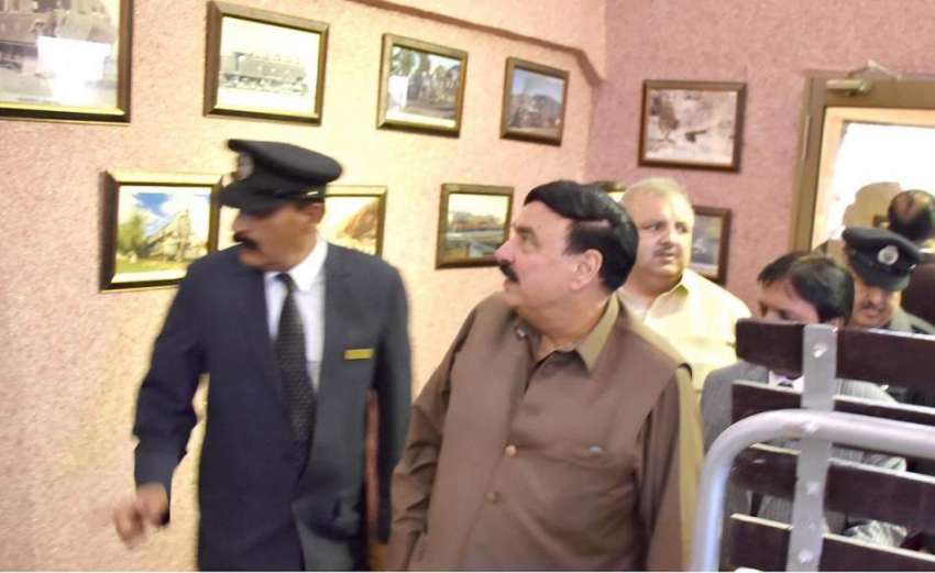 کوئٹہ: وفاقی وزیر ریلوے شیخ رشید احمد کوئٹہ ریلوے اسٹیشن ..