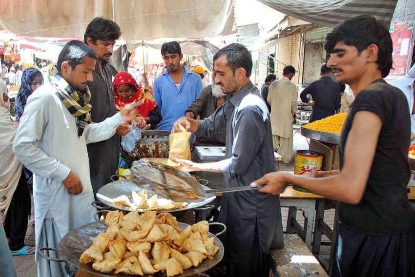 حیدر آباد: رمضان المبارک کی پہلی افتاری کیپیش نظر دکاندار ..