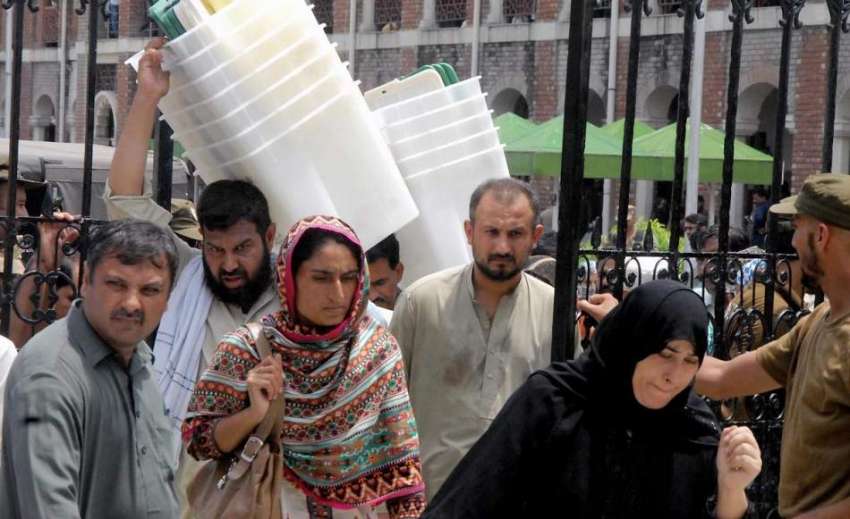 راولپنڈی: انتخابات2018کے سلسلے میں سٹاف سیشن کورٹ سے بیلٹ ..