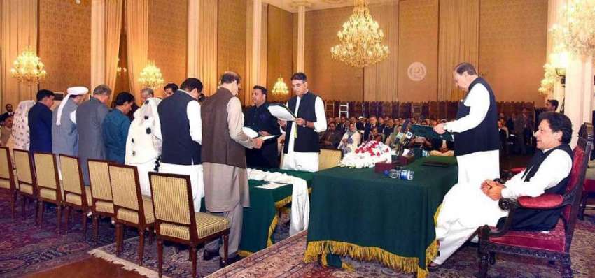 اسلام آباد: صدر مملکت ممنون حسین کابینہ کے نومنتخب ارکان ..