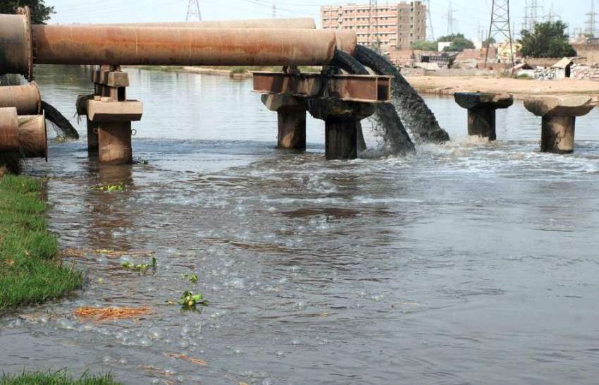 ملتان: سیوریج کا پانی نہر میں ڈالا گیا ہے جو وبائی آلودگی ..