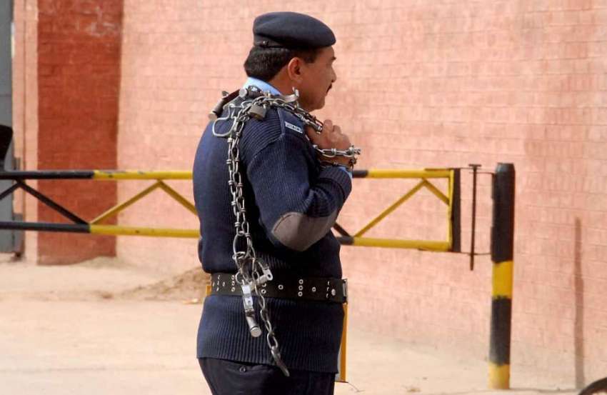 راولپنڈی: اسلام آباد پولیس کا اہلکار اڈیالہ جیل میں ملزمان ..