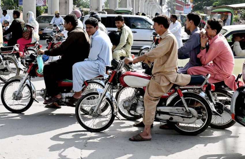 راولپنڈی: ٹریفک پولیس کی نا اہلی، ہیلمٹ پر سخت پابندی کے ..