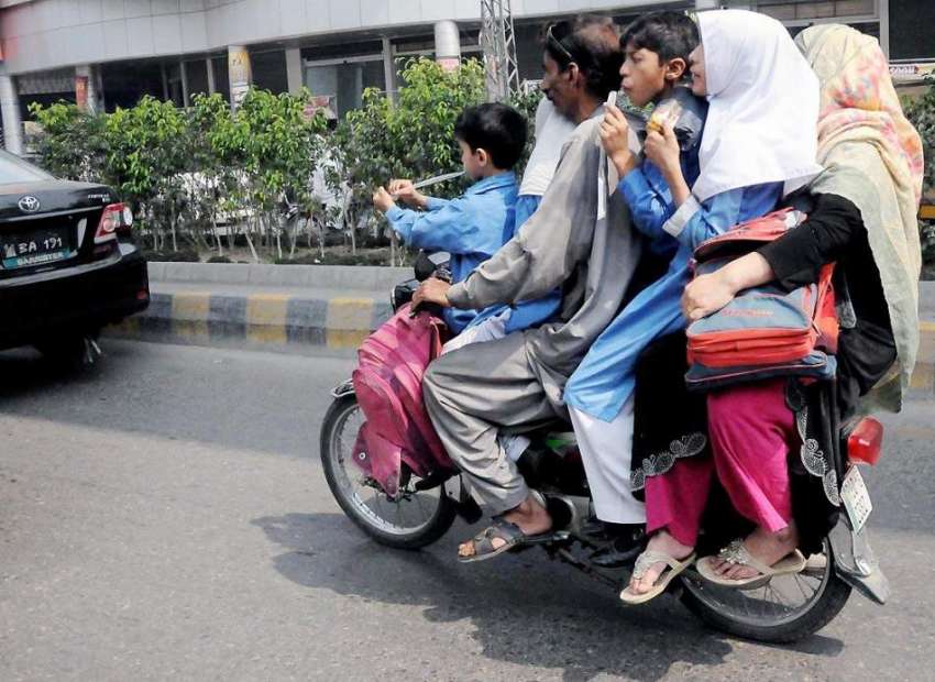 راولپنڈی: موٹر سائیکل سوار مری روڈ کی بے ہنگم ٹریفک اور کسی ..