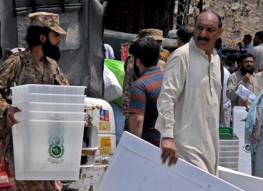 راولپنڈی: انتخابات2018کے سلسلے میں سٹاف سیشن کورٹ سے بیلٹ ..
