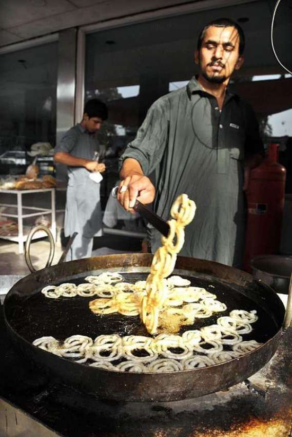 اسلام آباد: وفاقی دارالحکومت میں دکاندار فروخت کے لیے روایتی ..