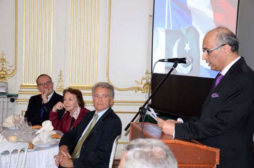 پیرس: فرانس میں پاکستان کے سفیر معین الحق ایک تقریب کے موقع ..