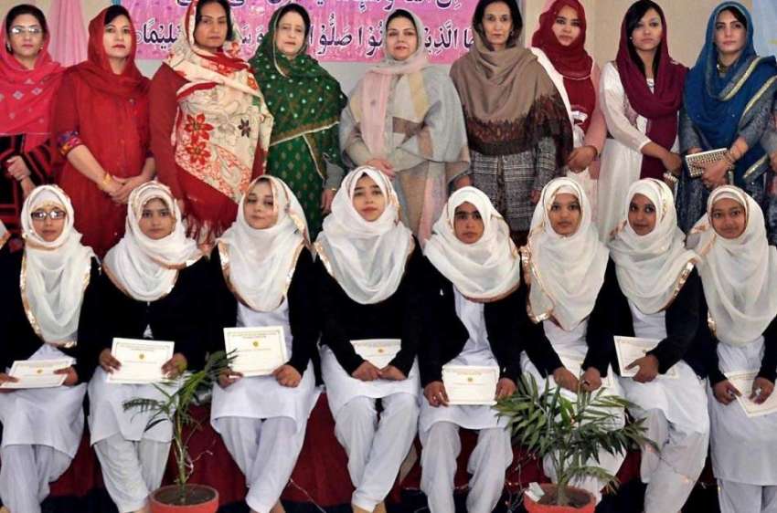 راولپنڈی: وقارالنساء کالج برائے خواتین میں محفل نعت کے موقع ..