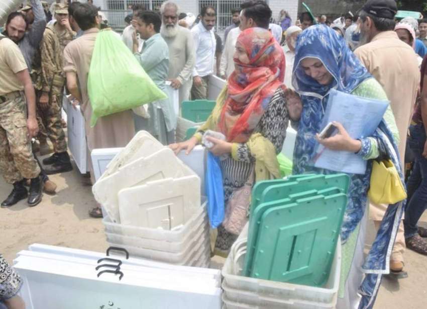 لاہور: خواتین پریزائیڈنگ آفیسرز عام انتخابات کے لیے ملنے ..