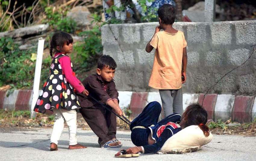 اسلام آباد: بچے کھیل کود میں مصروف ہیں۔
