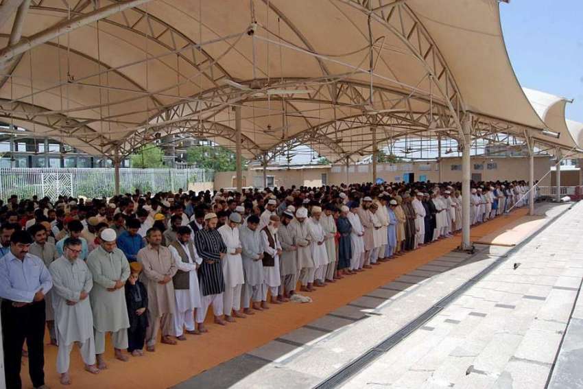 اسلام آباد: لال مسجد میں رمضان المبارک کے پہلے جمعتہ المبارک ..