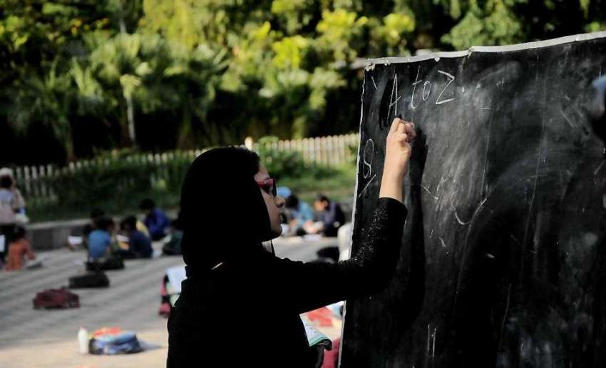 اسلام آباد: اساتدہ کے عالمی دن کے موقع پر ایف سکس تھری میں ..