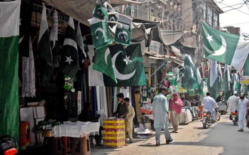 راولپنڈی: یوم آزادی کی مناسبت سے دکانداروں نے اردو بازار ..