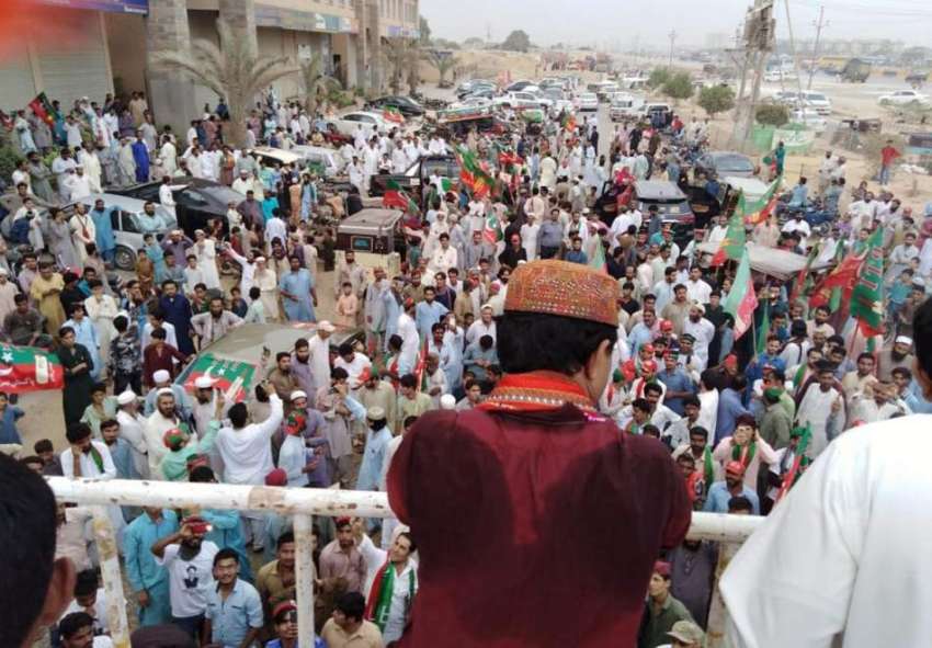 کراچی:پاکستان تحریک انصاف کے رہنما حلیم عادل شیخ جیتنے کے ..