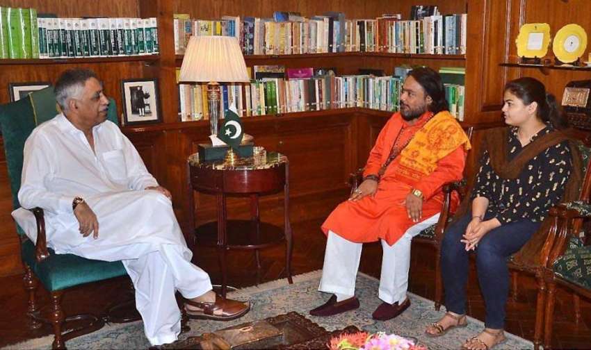 کراچی: گورنر سندھ محمد زبیر سے کسٹوڈین پنج مکھی مندر رام ..