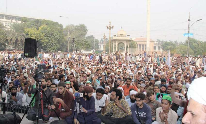 لاہور: تحریک لبیک کے کارکن توہین رسالت کیس میں آسیہ بی بی ..