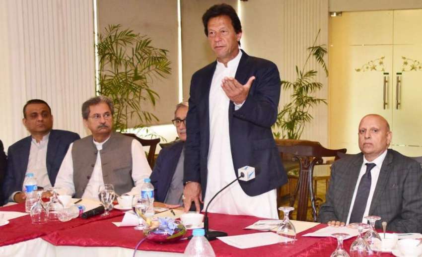 لاہور: پاکستان تحریک انصاف کے چیئرمین عمران خان مقامی ہوٹل ..