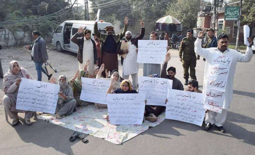 لاہور: سرگودھا کے رہائشی اپنے مطالبات کے حق میں پریس کلب ..
