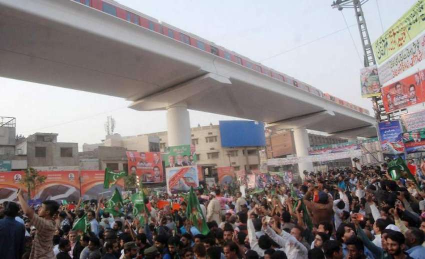 لاہور: اورنج لائن میٹرو ٹرین آزمائشی سروس کے افتتاح کے بعد ..