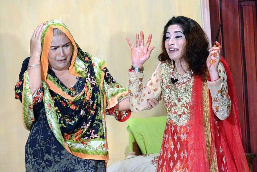 لاڑکانہ: سندھ ڈرامہ فیسٹیول2018کے موقع پر ”جل“ میں فنکار ..