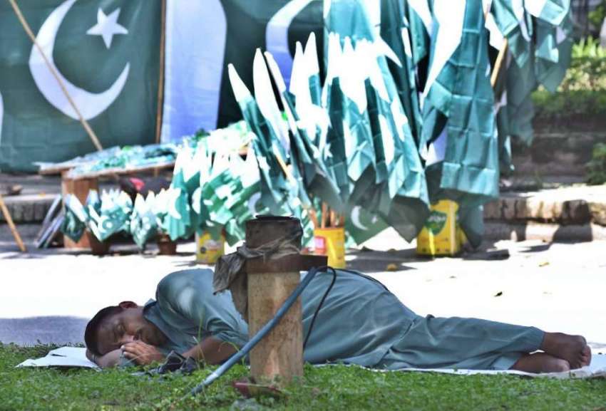 اسلام آباد: وفاقی دارالحکومت میں محنت کش اپنی تھکن دور کر ..