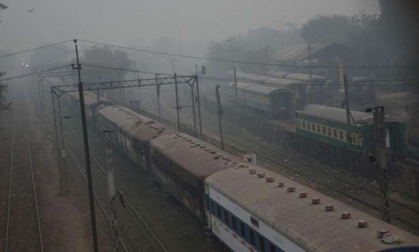 لاہور: دھند کے باعث ٹرینوں کا شیڈول متاثر ہے۔