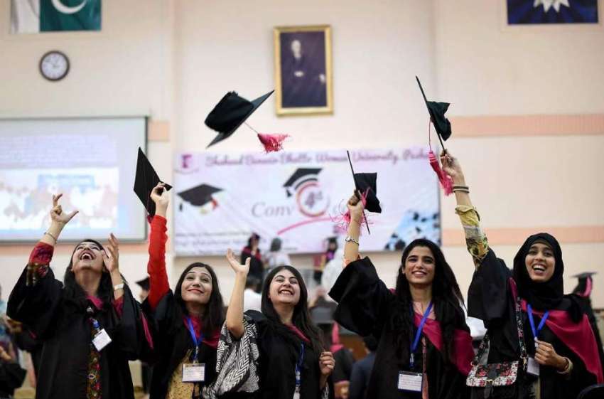 پشاور: ایس بی بی ڈبلیو یونیورسٹی کے چوتھے کانووکیشن کے موقع ..