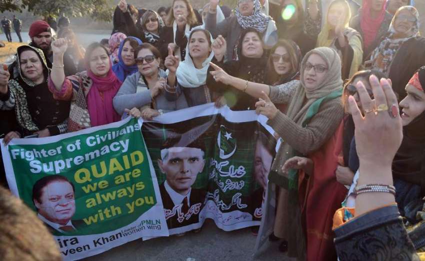 اسلام آباد: احتساب عدالت کی جانب سے فیصلہ سنائے جانے کے موقع ..