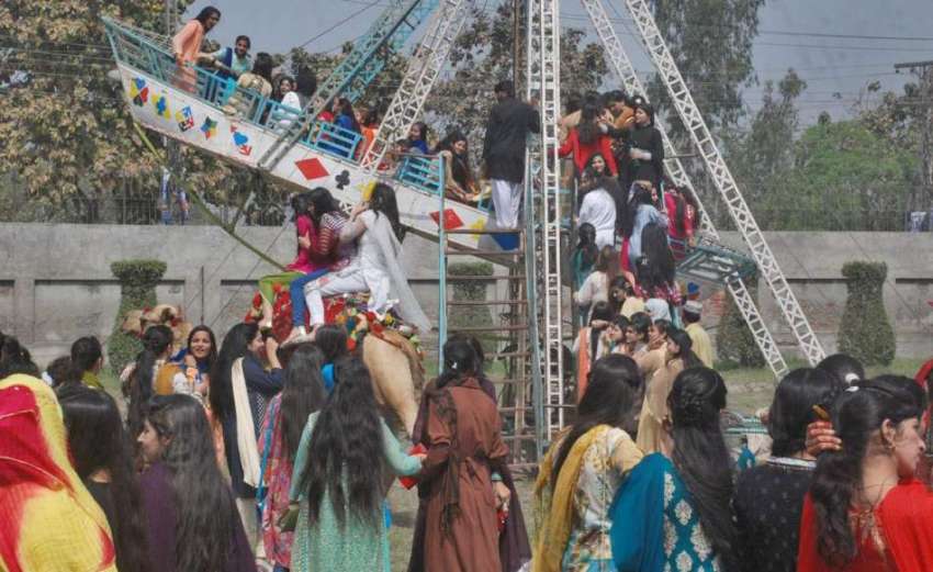 لاہور: گورنمنٹ ڈگری کالج برائے خواتین شالیمار ٹاؤن میں جشن ..