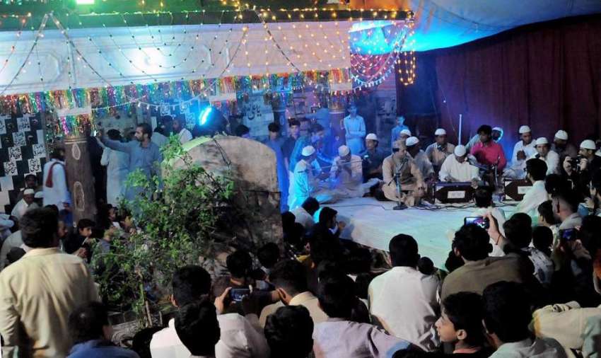 راولپنڈی: دربار شاہ چن چراغ کے سالانہ عرس کے موقع پر عقیدت ..
