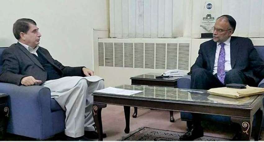 اسلام آباد: وفاقی وزیر داخلہ احسن اقبال سے سپیکر قانون ساز ..