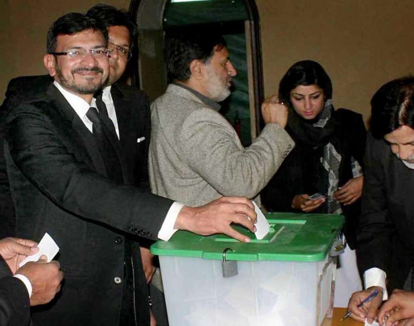 راولپنڈی: ڈسٹرکٹ بار کے سالانہ انتخابات میں وکلا ووٹ کاسٹ ..